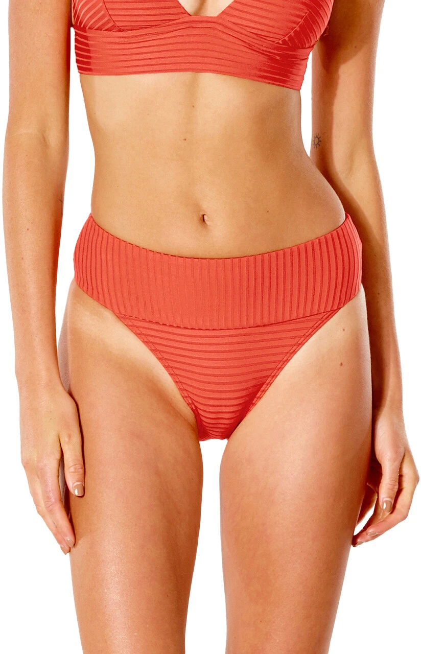 Rip Curl Premium Surf High Waist Cheeky Dames, rood Rip Curl Premium Surf High Waist Cheeky Dames, Rood -Kampeer Sport Winkel rip curl premium surf high waist cheeky women red 1