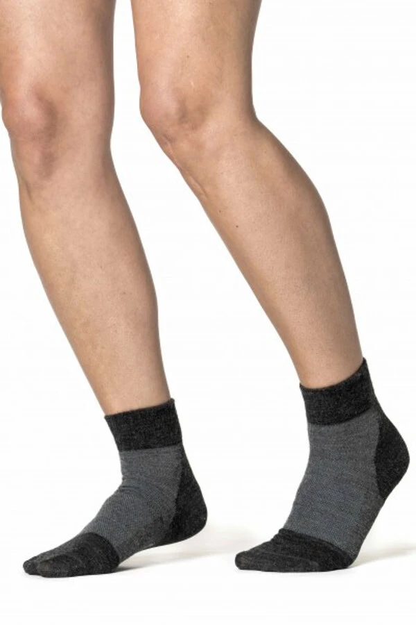 Woolpower Skilled Liner Korte sokken, grijs Woolpower Skilled Liner Korte Sokken, Grijs -Kampeer Sport Winkel woolpower socks skilled liner short dark grey grey 1